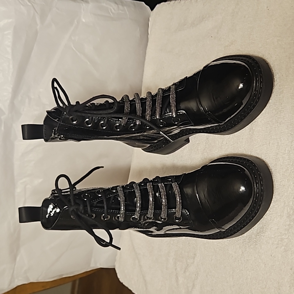 DKNY Malaya-Lace UP Boots
